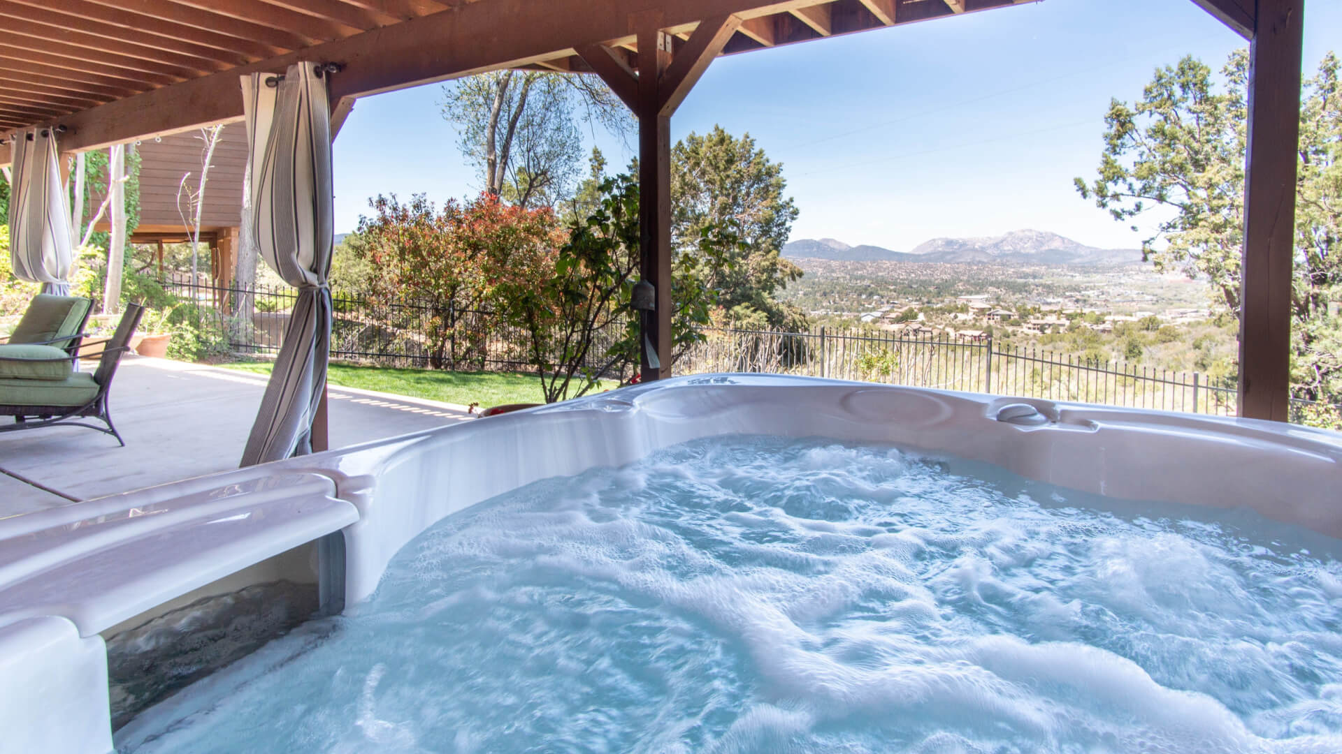 Hot Tub vs Jacuzzi: What's the Difference?