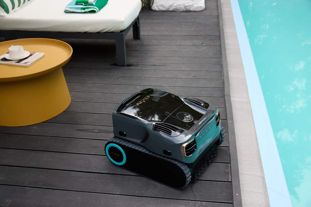 automatic swimming pool cleaner